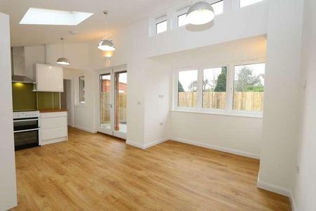 Woodview Road, Pangbourne. Quiet Location, Heart Of The Village, RG8 - Photo 3