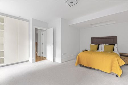 3 bedroom mews to rent - Photo 5