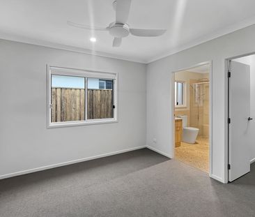 BRAND NEW 4 BEDROOM HOME IN PALMVIEW - Photo 3