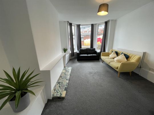 St Michael`s Terrace, Headingley, LS6 3BQ, Leeds - Photo 1