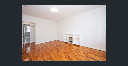 TWO BEDROOM APARTMENT! - Photo 2