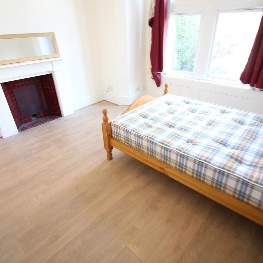 Madeley Road, London - Photo 1