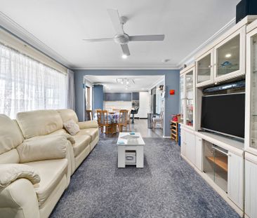 Spacious Family Home in Prime Location! - Photo 1