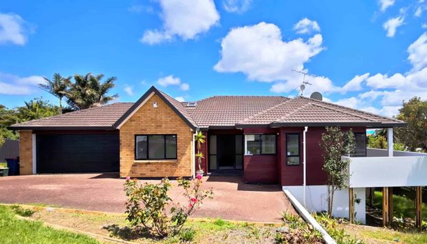 Modern Family Home in Central Location - Photo 1