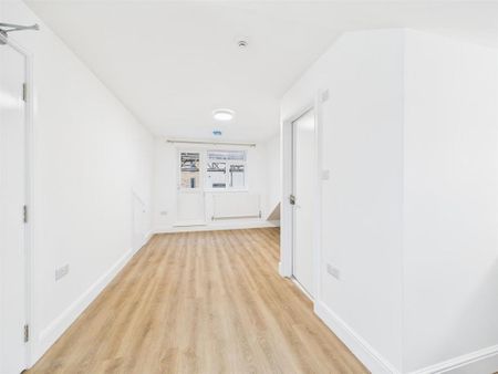 3 bedroom maisonette to rent - Photo 3