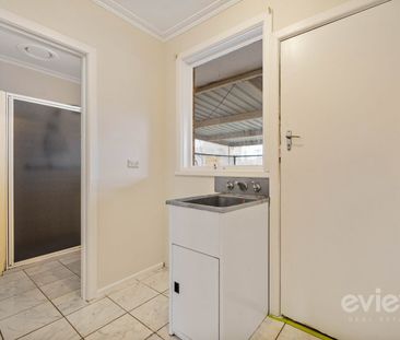 Minutes from Werribee CBD! - Photo 5