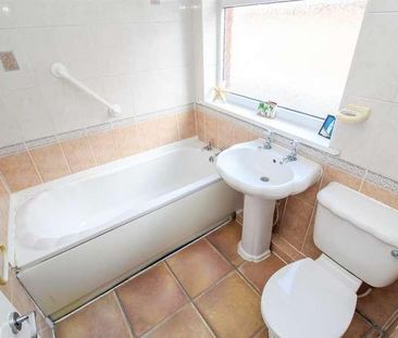Linden Close, Dewsbury, WF12 - Photo 1