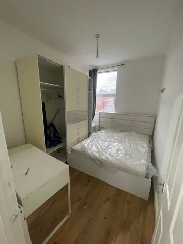 2 Bed Flat, Kippax St, M14 - Photo 2