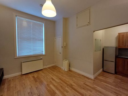 Crescent Road, Bournemouth - Photo 2