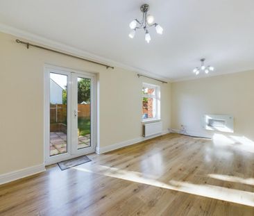 4 bedroom detached house to rent - Photo 2