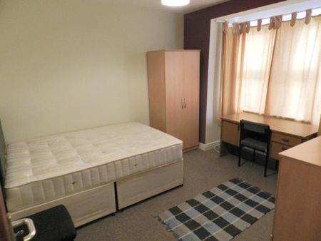 6 bedroom end of terrace house to rent - Photo 4