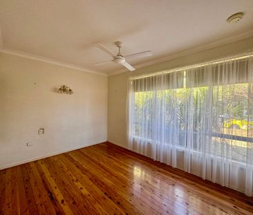 SPACIOUS 3-BEDROOM HOME IN A QUIET SPEERS POINT LOCATION - Photo 3