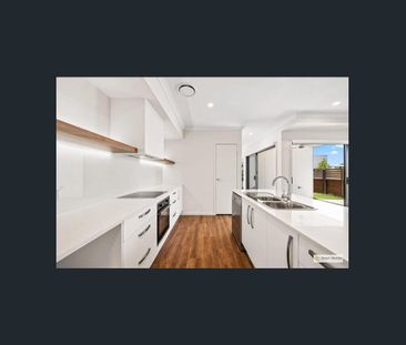 Modern Terrace Living with Space for Everyone - Photo 6