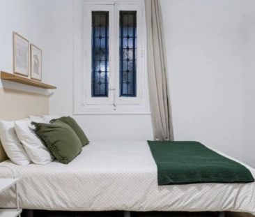 Room in a shared 10-bedroom apartment for rent in Sol. - Foto 4