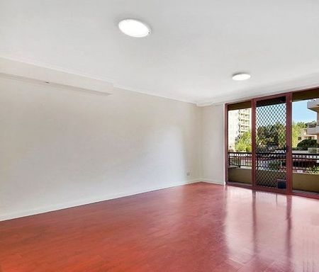 Generouly proportioned two bedroom two bathroom apartment with parking - Photo 3