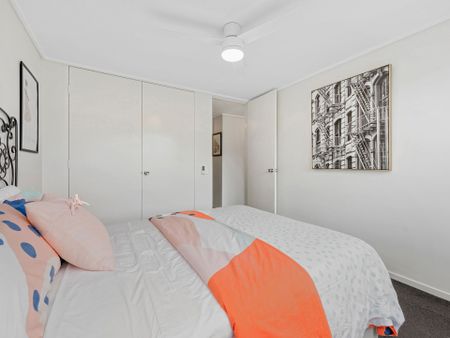 Fully Furnished Master Room For rent in the Heart of Teneriffe - Photo 4