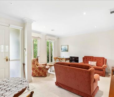 Private Garden Retreat in Quiet Balwyn North Pocket - Photo 1