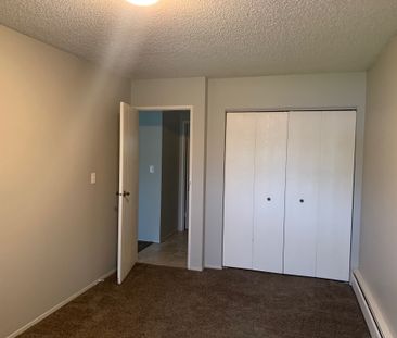 One Bedroom in Westpark!! Close to the College!! - Photo 3