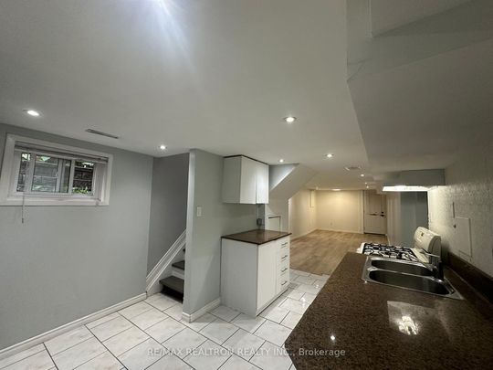 For Lease - 713 Sunnypoint Drive Unit# Lower Level, Newmarket, Ontario - Photo 1