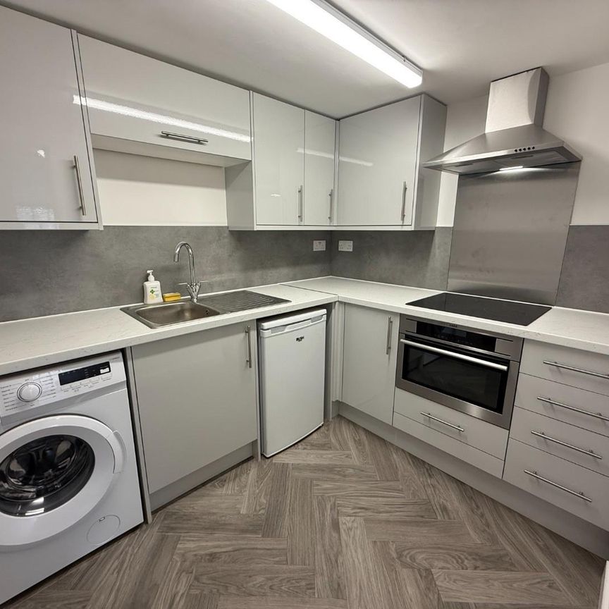 Hudds Vale Road, Bristol - Photo 1