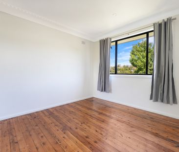 17 Pooraka Avenue, West Wollongong NSW 2500 - House For Rent | Domain - Photo 1