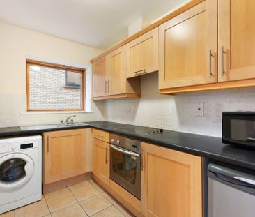 Price €2,000 pcm - Available Now - Furnished - Photo 2