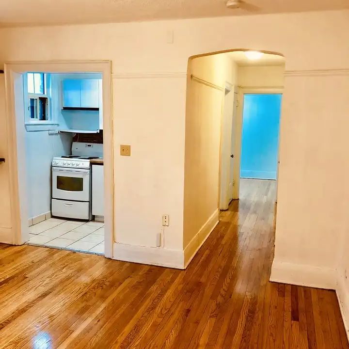 138, 140, 142 Wellesley Street East — 1 Bedroom - Photo 1