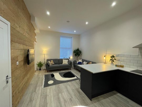 Room For Rent St. Ursula Grove, Southsea - Photo 1