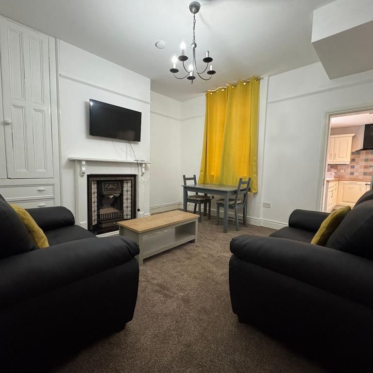 4 bedroom terraced house to rent - Photo 1