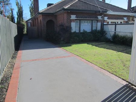 53 Frederick St, Caulfield South VIC 3162 - House For Rent | Domain - Photo 2