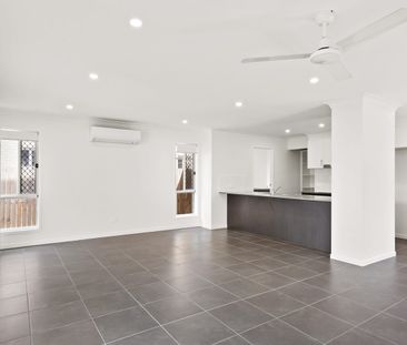 4 Bedrooms Double Storey home. Weekly rent will increase to $850 from 27/04/2026 Contact Julie Sykes 0438 050 110 - Photo 1