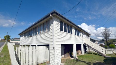 NEAT AND WELL PRESENTED 3 BEDROOM QUEENSLANDER - Photo 3