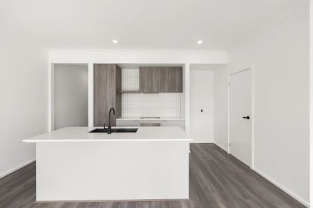 Brand-New Modern Living in Tarneit - Photo 3