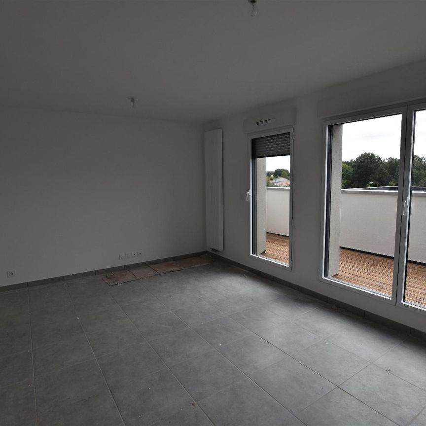 Location Appartement 2 pièces 39m² LES SABLES D’OLONNE 85340 - Photo 2