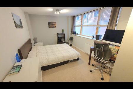 2 Bed Flat, Dean Street, BS2 - Photo 2