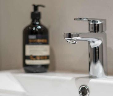 Aquila House, Surrey, RH1 - Photo 5