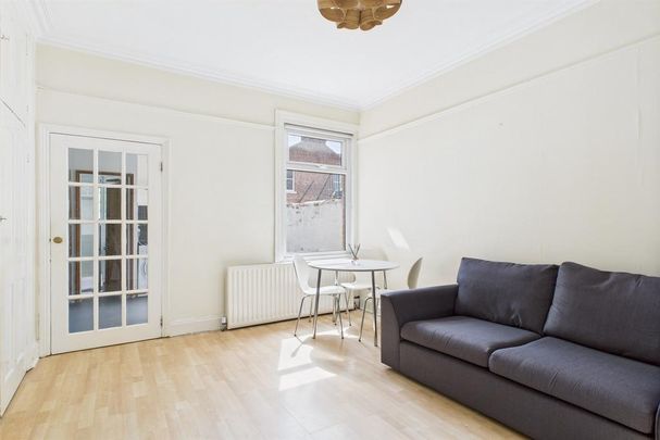 2 bedroom flat to rent - Photo 1