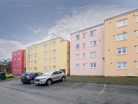 3 bedroom flat to rent - Photo 3