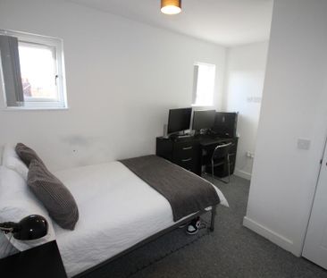 6 bedroom semi-detached house to rent - Photo 6