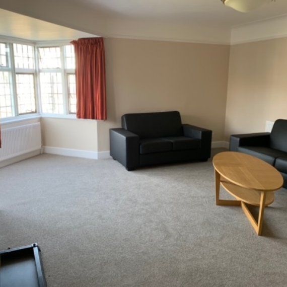 Oxford Court - Photo 1