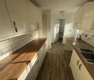 3 bedroom terraced house to rent - Photo 1