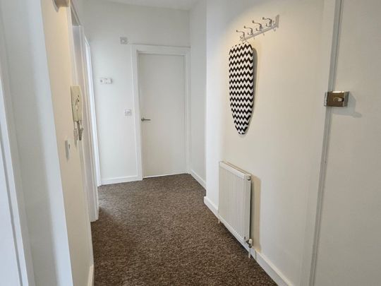 2 Bed Flat, Western Road, BN1 - Photo 1