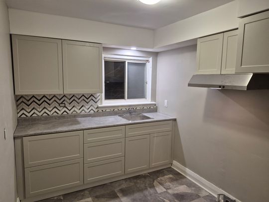 For Lease - 5473 Ontario Avenue Unit# 5, Niagara Falls, Ontario - Photo 1