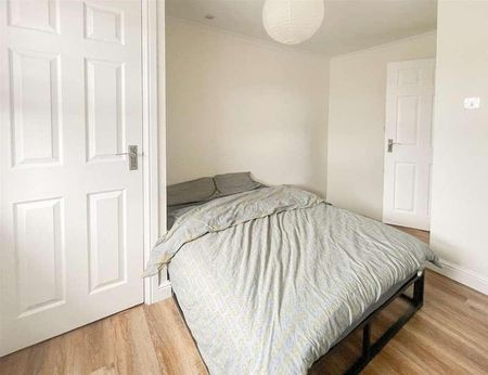 Queens Gardens, Eastbourne, BN21 - Photo 5