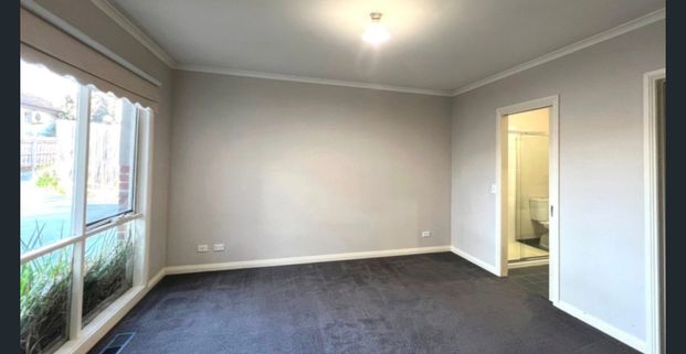 Charming & Convenient Family Home in Mont Albert North - Photo 1