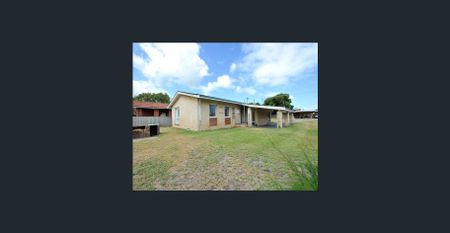 QUIET CUL-DE-SAC LOCATION - Photo 5