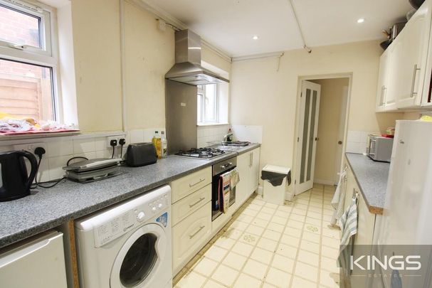 4 bedroom semi-detached house to rent - Photo 1