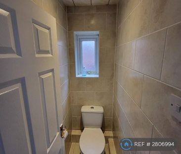 3 bedroom semi-detached house to rent - Photo 6