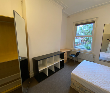 Flat 1, 6 Chestnut Avenue, LS6 1BA, Leeds - Photo 4