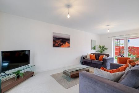 6 bedroom semi-detached house to rent - Photo 2